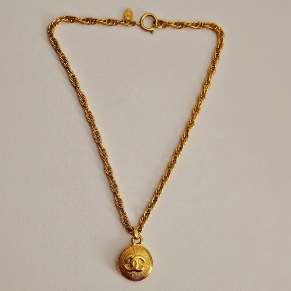 Chanel 24K Gold-plated Sunburst Necklace - Picture 2 of 4